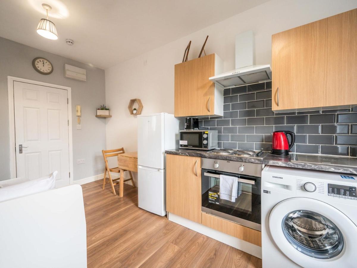 Pass The Keys - Compact In Harringay